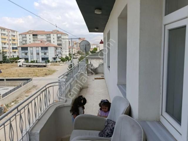 Sahibinden Geniş Ferah Brüt 150 M2 3+1 Üç Cepheli Üç Katlının Üçüncü Katı Teraslı Eksiksiz Daire
