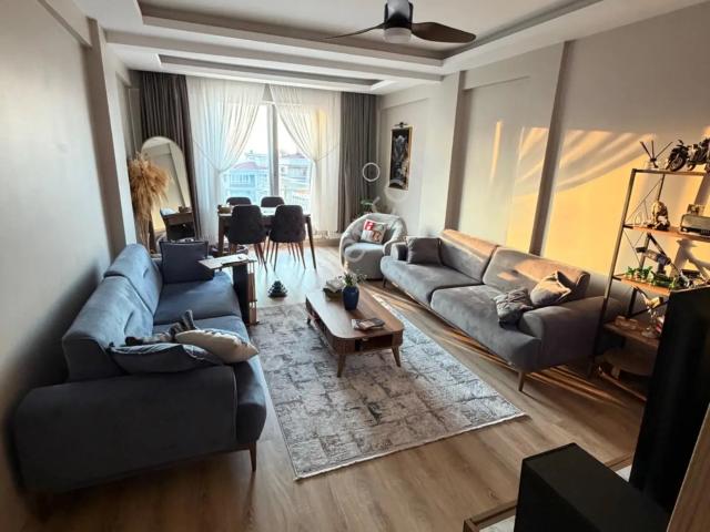 Sahibinden Geniş Takaslı Salon Mutfak Ayrı