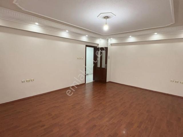 Sahibinden Hmet Vefik Paşa’da Cadde Üzeri 143 M² Geniş 3+1 Daire