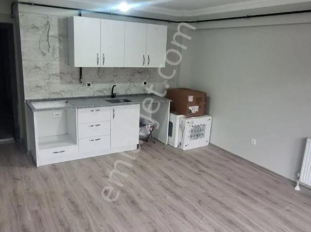 Sahibinden İlçe Çarşı Merkezine Yürüme 10 Dakikadır. Kombi+mutfak 4akılı Sıfır 1+1