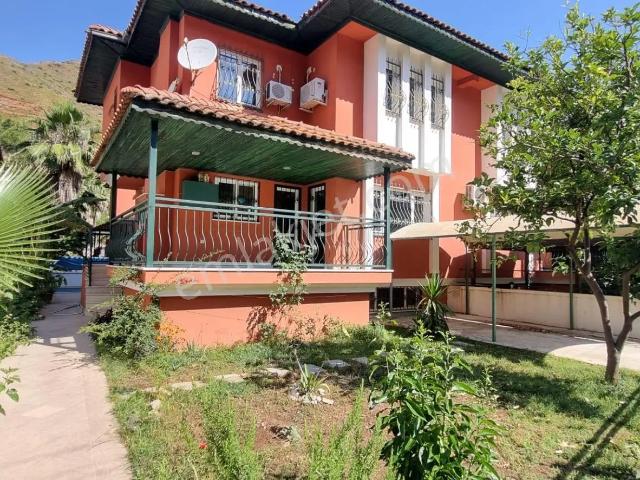 Sahibinden İçmeler De Havuzlu 5+1 Kiralık Müstakil Villa