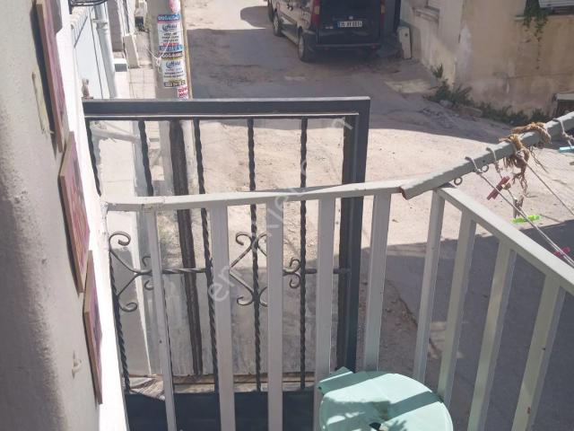 Sahibinden İzmir'in Merkezinde Karataş Hastanesi'nin Orda Yer Alan İzmir Kız Lisesi Üst Sokağı Müstakil