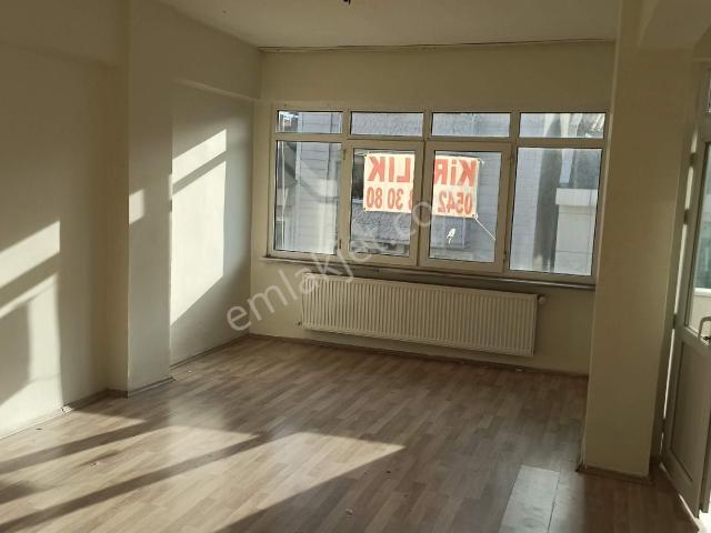 Sahibinden İzmit Merkezde İçi Yenilenmiş 3 +1 Den 2+1 Çevrilmiş Daire