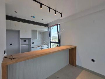 Sahibinden Kuşadası'nda Geniş Balkon Ön Cephe Daire