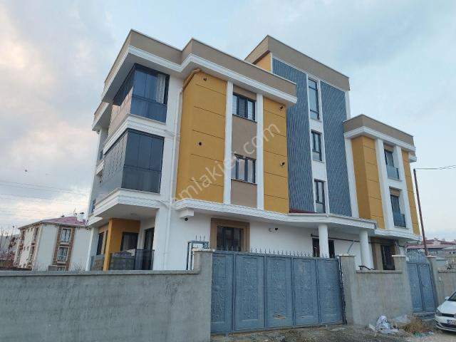 Sahibinden Kalecik'te Satılık Müstakil 3 Katlı Bina