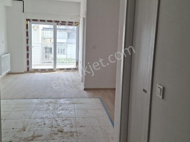 Sahibinden Karşıyaka Çarşı Yakını Kiralık 1+1 Sıfır Daire
