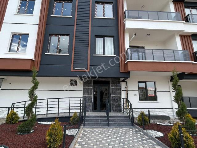 Sahibinden Sıfır Lüks Geniş 1+1 Koridorlu Balkonlu