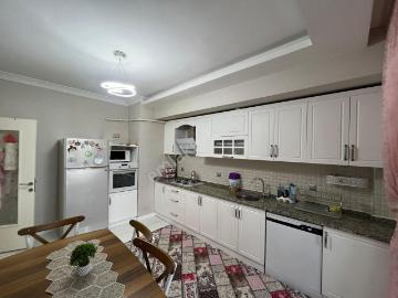 Sahibinden Sahibinden Kapalı Otoparklı Ara Kat 4+1 Geniş Cam Balkonlu Satılık Daire