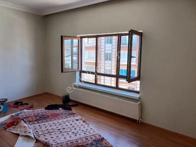 Sahibinden Sahibinden Kiralık 3+1 Okulun Dibinde Ev