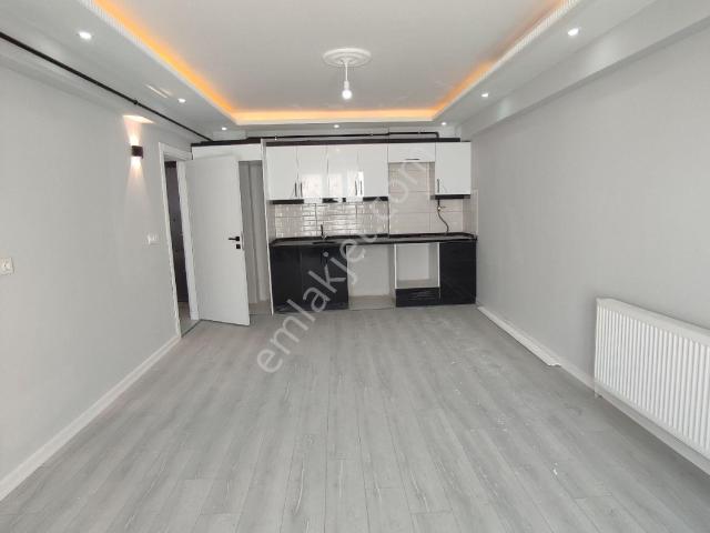 Sahibinden Sahibinden Okullar Bölgesinde Yeni Hastaneye Yakın Geniş Ara Kat Balkonlu Sıfır 1+1 Kiralık Daire