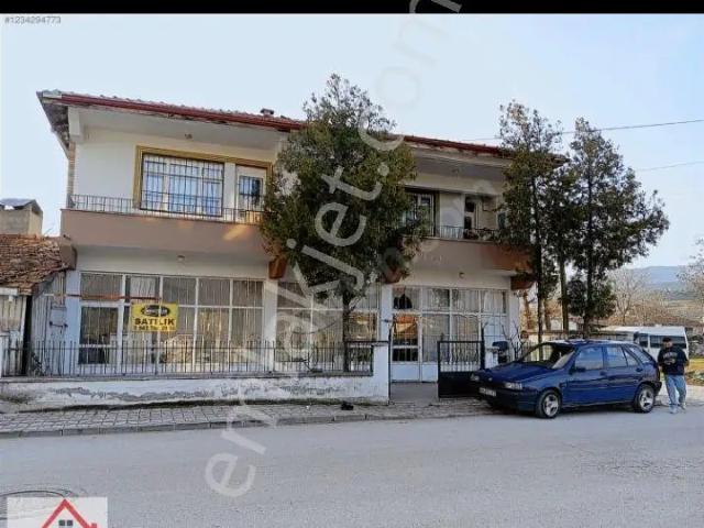 Sahibinden Satlik Bin Evler Yolu Ana Cadde Üzeri Dört Tarafa Cephesi Olan Garajlı Doğal Gazlı Montalama Bahçeli