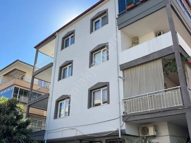 Sahibinden Selçuk Atatürk Mahallesi'nde Geniş Balkonlu Kiralık 3+1 Daire