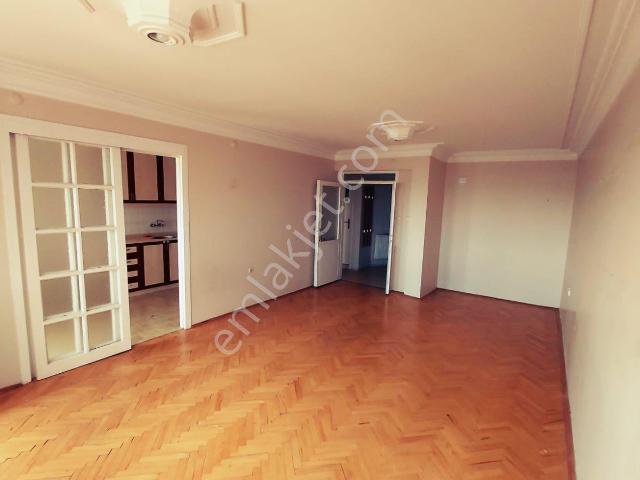 Sahibinden Site İçerisinde 3+1 Ferah Manzaralı Geniş Arakat Doğalgazlı Daire