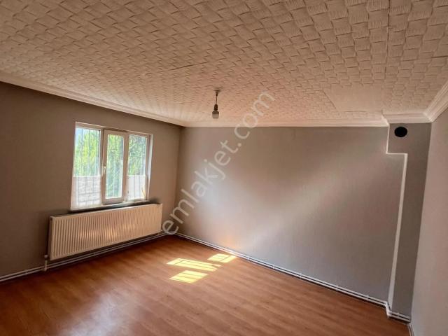 Sahibinden Temiz Aile Evi Müstakil Son Kat Üzerine Yeni Sandeviç Panel Çatı Yapılmış 3+1