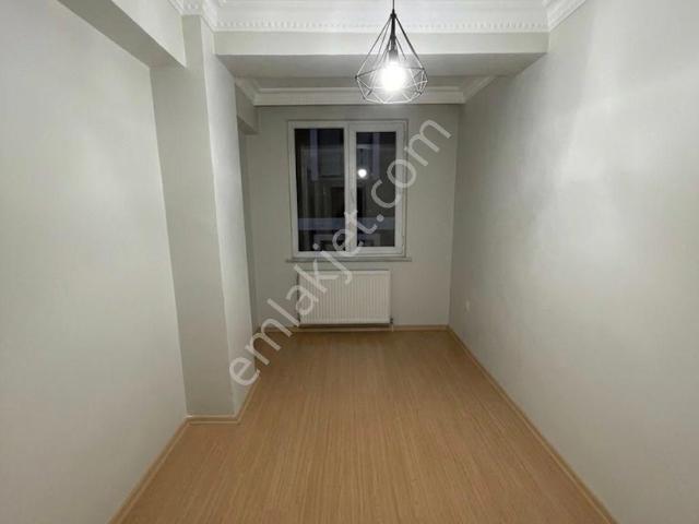 Sahibinden Yakuplu Merkezi Lokasyon Ferah Kullanımlı Geniş Daire 2+1her Türlü Finans Kuruluşu İle Satışa Uygun