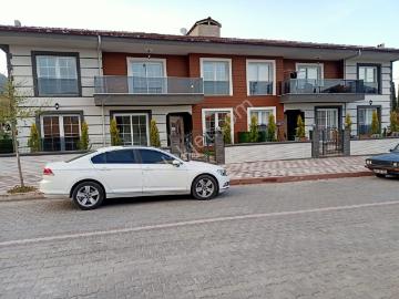 Sahibinden Yeni Projelerle Değerlenen Huzurlu Bölgede 4+1 Doğalgazlı Villa
