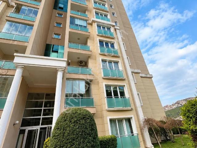 Sahibinden Zümrütevler Maltepe'de 2+1 Balkonlu Satılık Daire