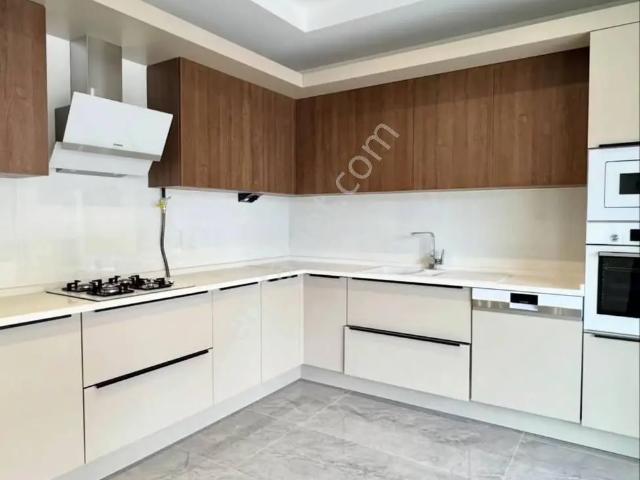 Sahibinden Zeytinburnu Telsiz'de Sıfır Binada Kiralık 2+1 Daire