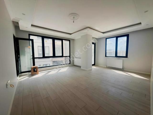 Sahil'de Ebeveyn Banyolu Sıfır Kiralık 2+1 Arakat