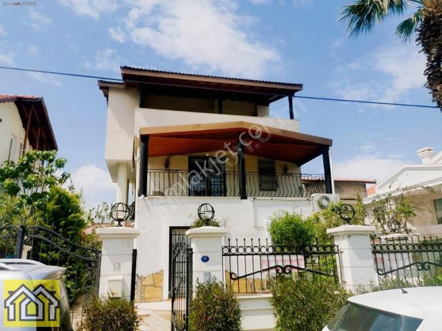 Sahilevleri'nde 400 M2 5+1 Tripleks Villa Jeotermalli Denize 50m