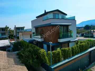Sahilevlerinde Deniz Manzaralı Kiralık 4+2 Sıfır Villa