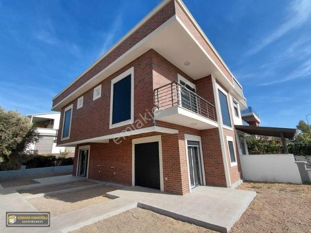 Sahile 50m, Sıfır Lüks Villa: 2+1, Deniz Manzaralı Teraslı