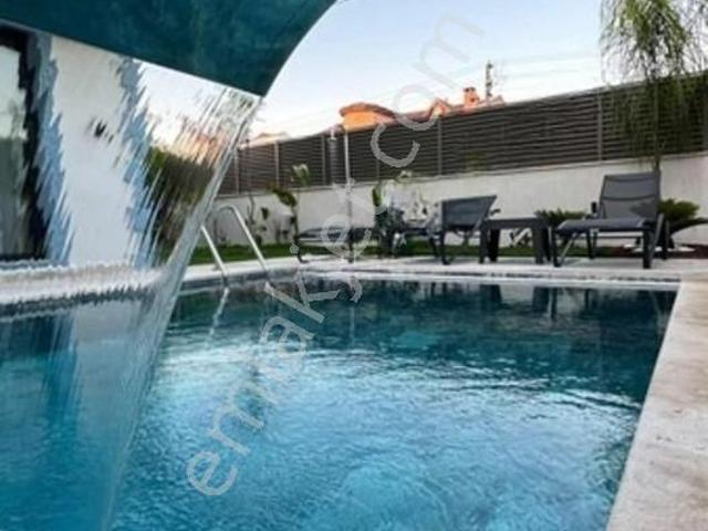 Sahile 50metre 1 Ekim 1 Haziran Arası Kiralık Eşyalı Villa