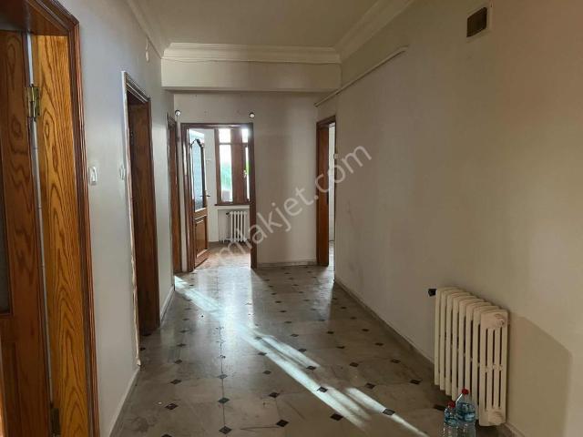 Sahile Yakın 3+1 115m2 Düz Giriş Bahçe Kullanımlı Kiralık Daire