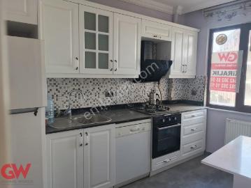 Sahile Yakın Geniş Ve Şık Eşyalı Kiralık Daire