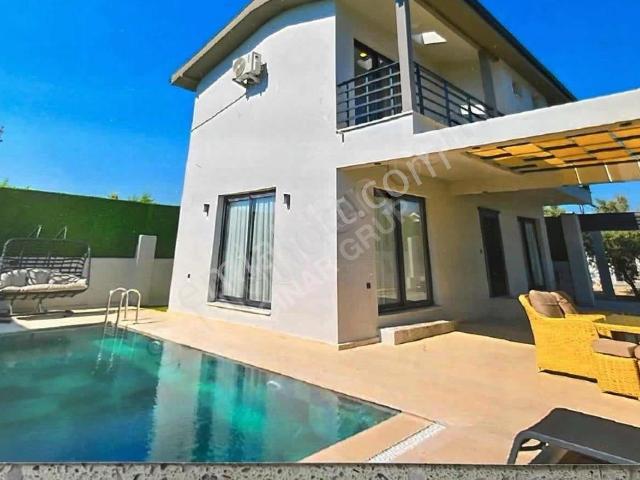 Sahile Yakın Müstakil Havuzlu Villa