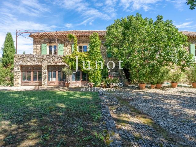 Saignon MAS PROVENÇAL XVIIIe DE CARACTÈRE Environnement. 300m² Saignon