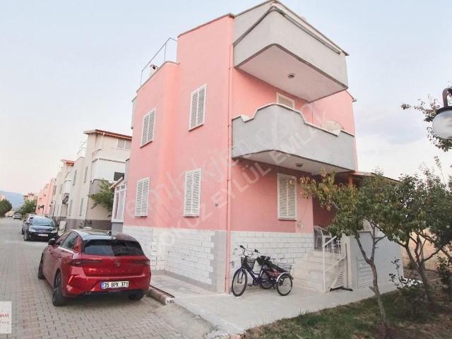 Saihler Mah. Kum Kent Sitesinde Satılık Tam Müstakil Villa