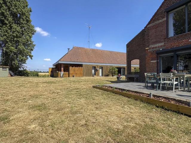 Sailly lez lannoy Ferme rénovée à vendre 10 pièces 334m² et 180m² de dépendance 7 chambres Piscine Garage