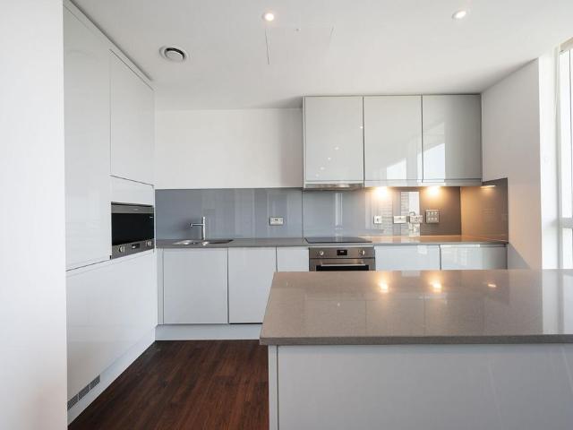 Sailmakers, Canary Wharf, LONDON, E14 1 bed flat to rent £3,345 pcm £772 pw