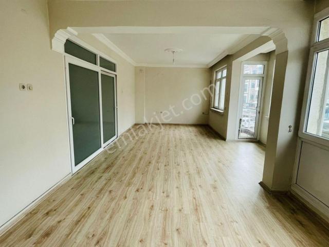 Saim Çıkrıkçı Caddesi Üzerinde Bakımlı 2+1 Kiralık Daire