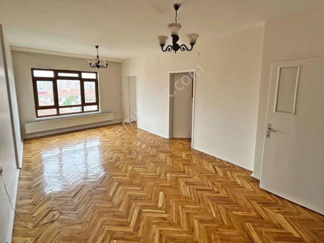 Saimekadın Göbekte Katta Manzaralı Bakımlı 3+1 Kiralık Daire