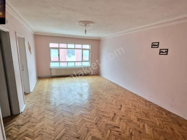 Saimekadında 2. Katta Ara Katta 3+1 Kiralık Daire