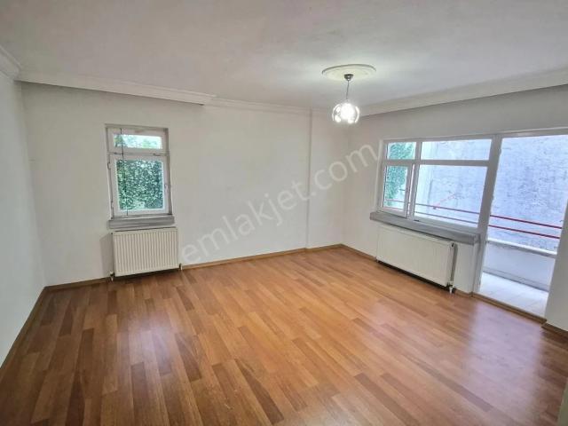 Saimekadında Bağımsız Salon 3+1 Yapılı Kiralık Daire