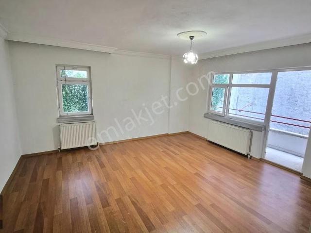 Saimekadında Bağımsız Salon 3+1 Yüksek Giriş Kiralık Daire