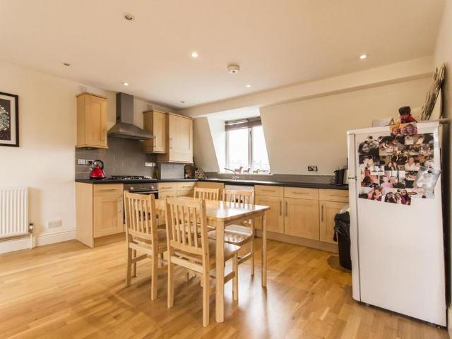 Sainfoin Road, SW17 1 bed flat to rent £1,699 pcm £392 pw
