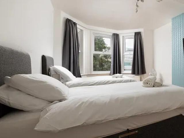 Sainsbury's Local, 164 Uxbridge Road, London, W12 8AA, United Kingdom | 2 bed apartment for rent #138511693 | Rentberry