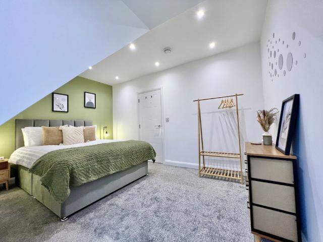 Sainsbury's Local, 1 Shenley Road, Borehamwood, WD6 1AA, United Kingdom | 1 bed apartment for rent #172916861 | Rentberry