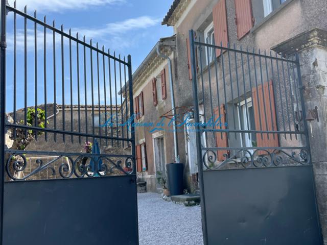 SAINT THEODORIT, Maison familiale F5 avec piscine sur 512 m2