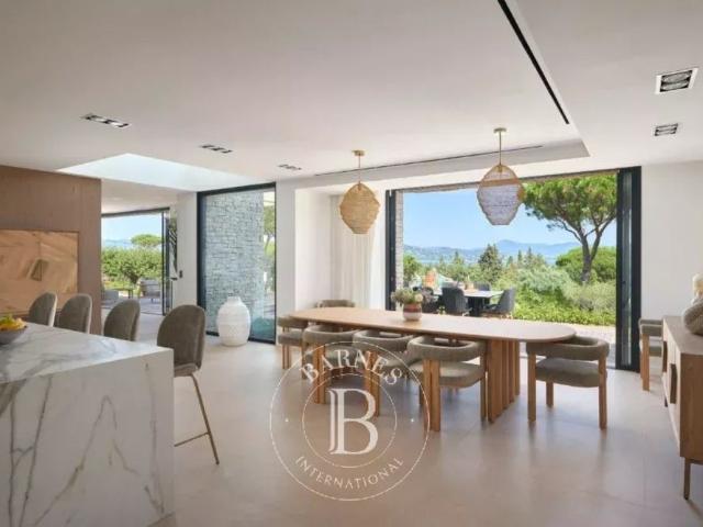 SAINT TROPEZ VILLA 6 CHAMBRES PISCINE VUE MER