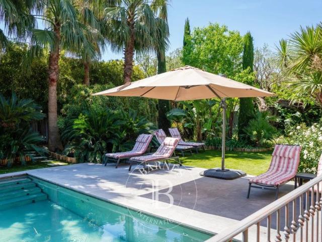 SAINT TROPEZ –VILLA 6 CHAMBRES – PISCINE