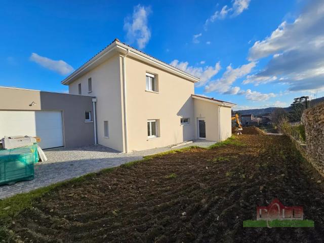 SAINT UZE, Villa T7 de 145 m² avec terrain de 600 m² livrée en j