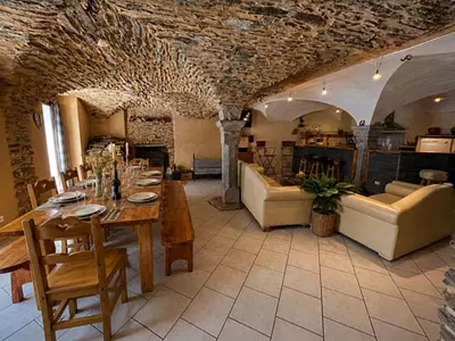 Saint Véran 05350 Achat / Vente maison 10 pièces t10 au dernier étage terrasse