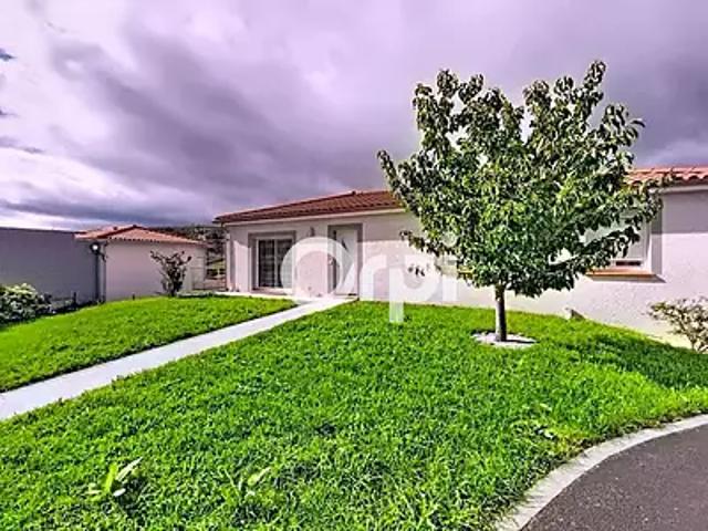 Saint Yvoine 63500 Achat / Vente maison 5 pièces t5 piscine terrasse