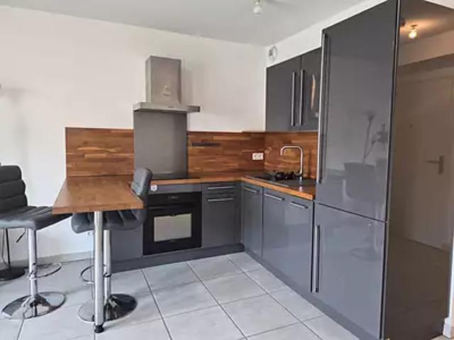 Saint Zacharie 83640 Achat / Vente appartement 2 pièces t2 au dernier étage