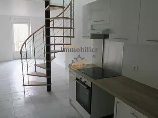 Saint Affrique 12400 Location appartement 2 pièces t2 au dernier étage